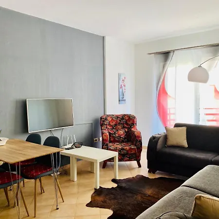 Family-friendly Next To Premium Hotel, Appartement Golem (Tirana)