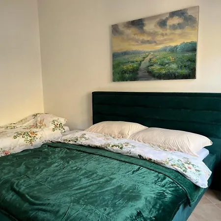 Family-friendly Next To Premium Hotel, Appartement Golem (Tirana)