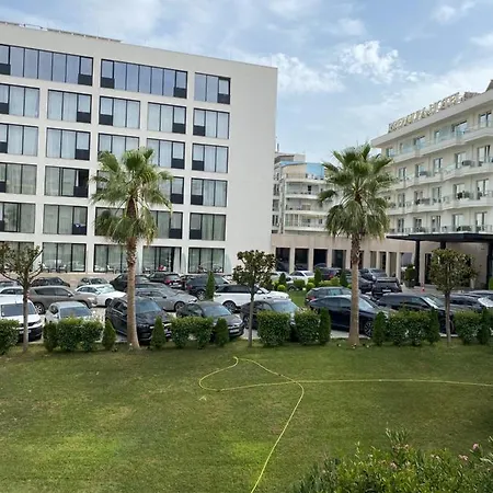 Family-friendly Next To Premium Hotel, Apartment