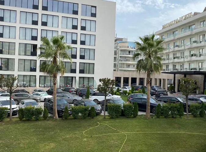 Family-friendly Next To Premium Hotel, Apartment